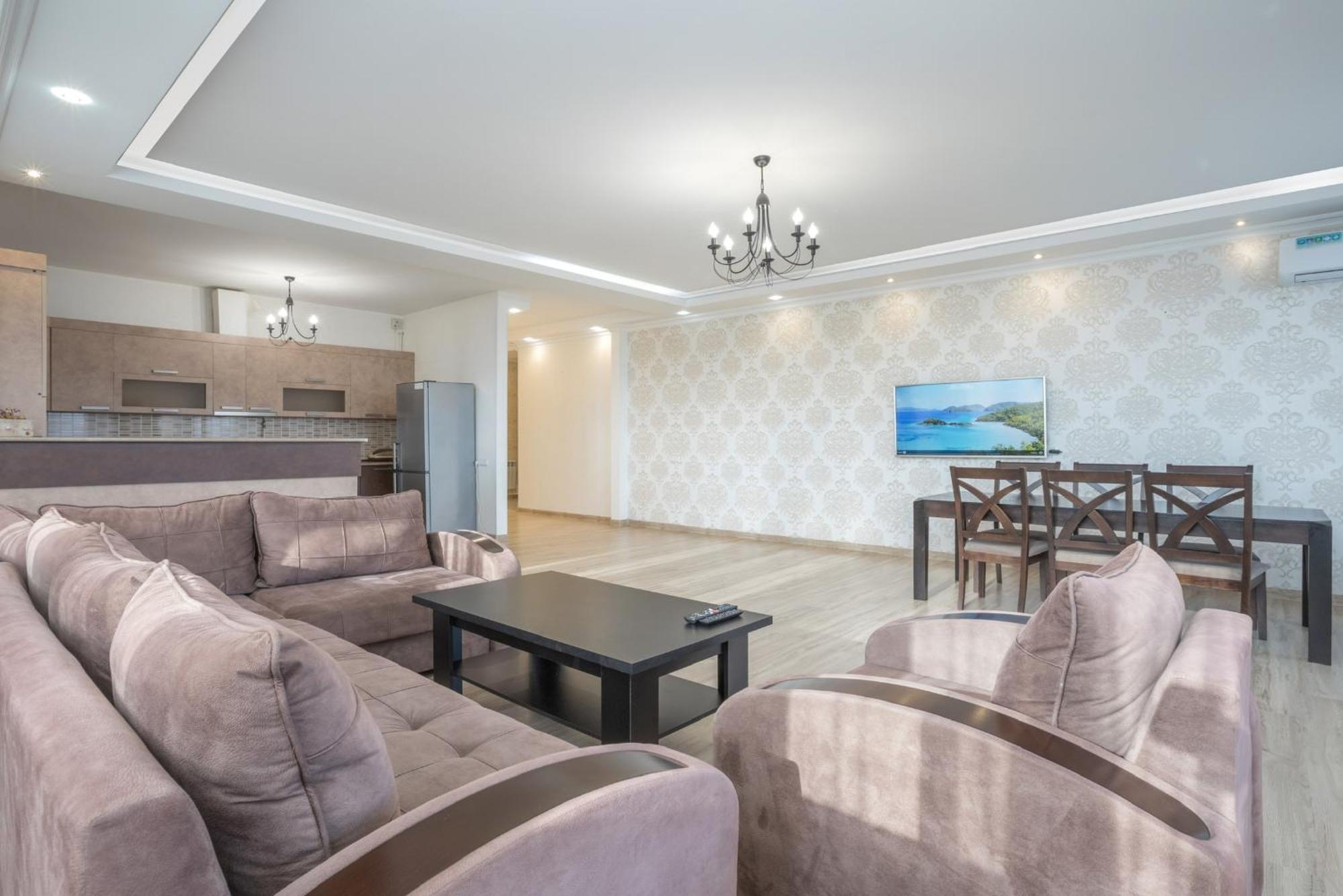 2 Bedrooms 2 Bathrooms Large And Lux Apartment Best Location Jerevan Exteriör bild